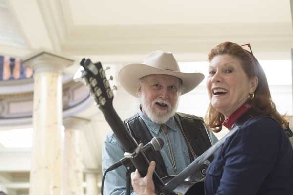 musicians Hal and Connie Jeanes performing at Arts Day at the Capitol