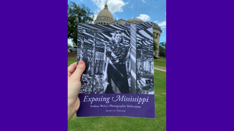 Book cover of Exposing Mississippi : Eudora Welty's Photographic Reflections taken in front of the Mississippi State Capitol Building